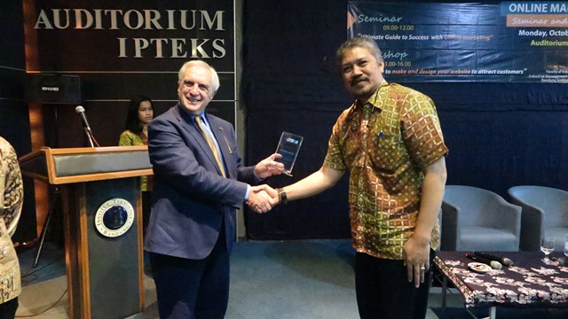 http://www.itb.ac.id/files/113/20151020/1445330978.jpg