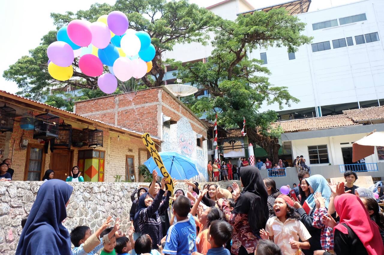 BAHAGIA: Raut wajah panitia dan peserta Kangmas yang memancarkan kebahagiaan saat penutupan acara