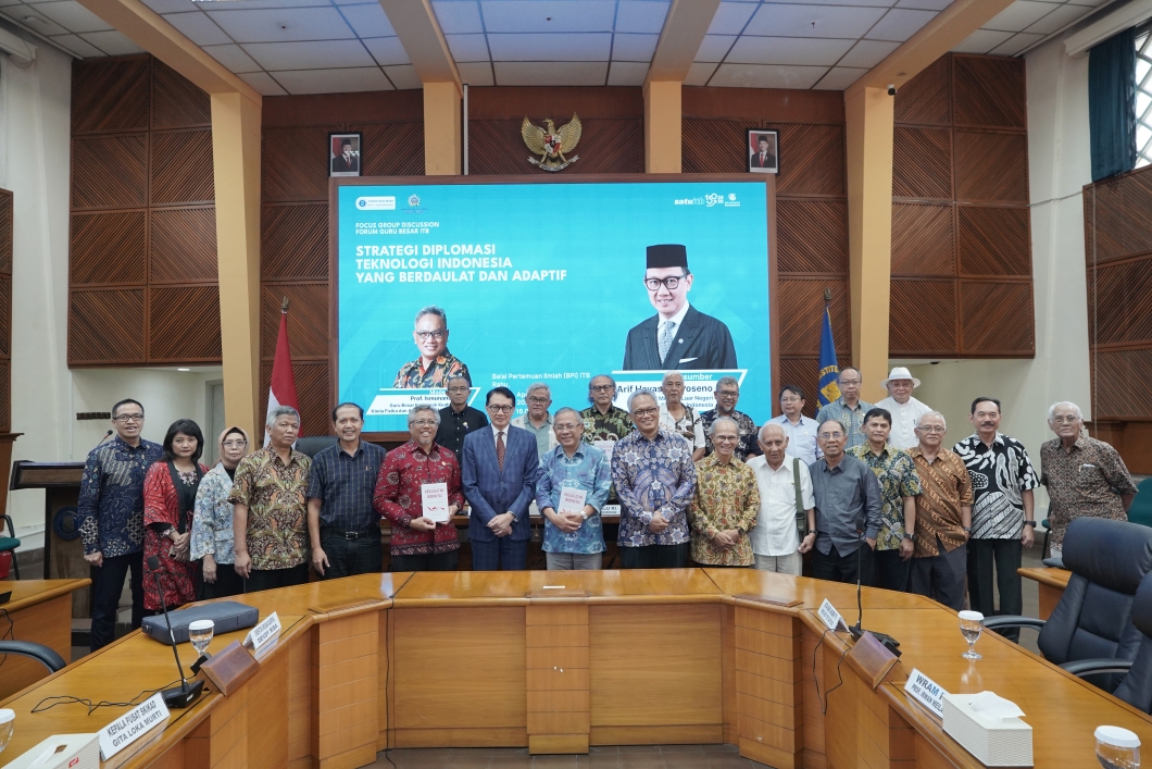 wakil-menteri-luar-negeri-ri-bahas-diplomasi-sains-dan-teknologi-dalam-fgd-fgb-itb