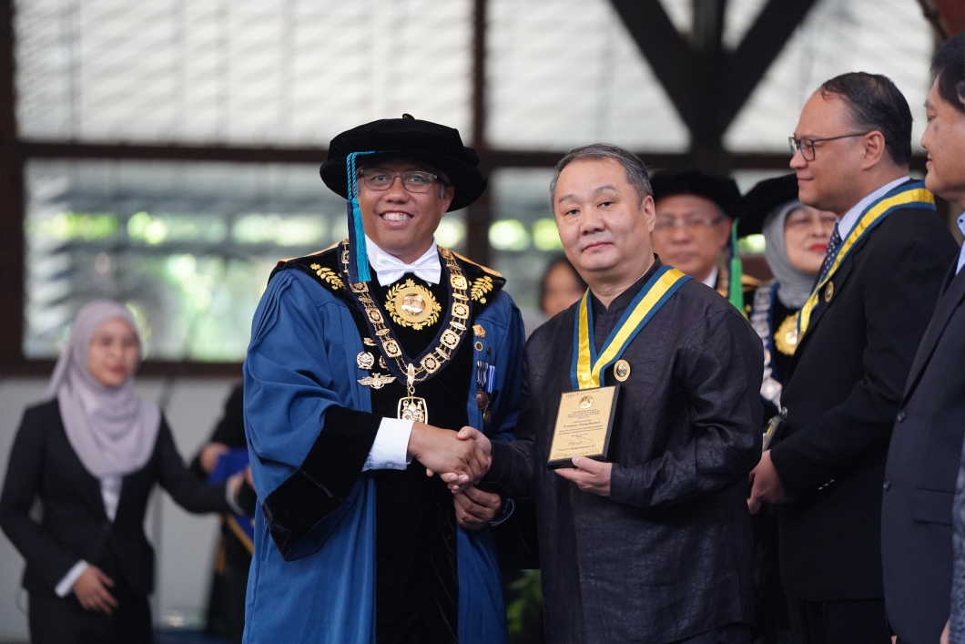 itb-confers-20-awards-at-the-commemoration-of-106-years-of-engineering-higher-education-in-indonesia