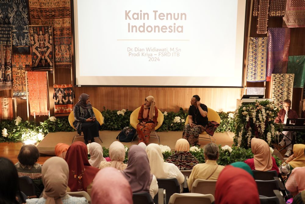 iwk-itb-gelar-peringatan-hari-ibu-lestarikan-budaya-tenun-nusantara-dan-pererat-silaturahmi