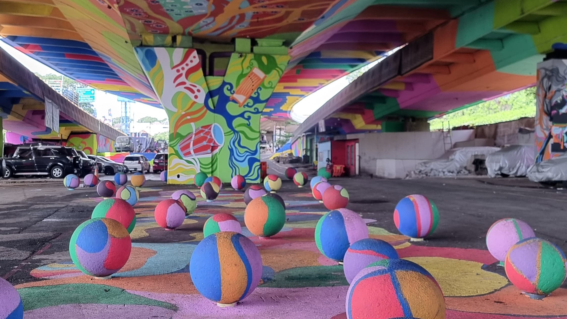 menghidupkan-kota-dengan-warna-kisah-captain-john-martono-dan-mural-flyover-pasupati