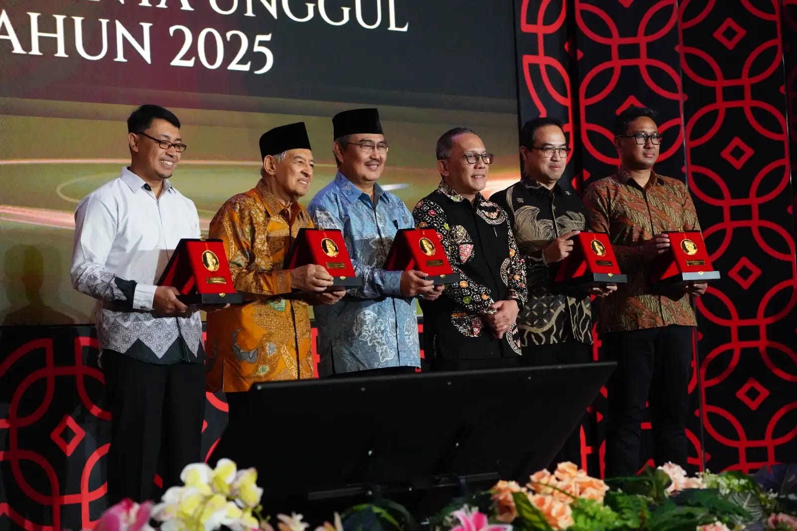 material-berpori-energi-bersih-dan-masa-depan-kisah-dosen-itb-dr-rino-rakhmata-mukti-peraih-habibie-prize-2025