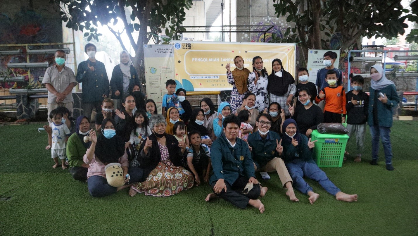 gandeng-hidroponik-casafarm-bandung-mahasiswa-itb-berhasil-pasang-sistem-hidroponik-dft-di-kelurahan-tamansari
