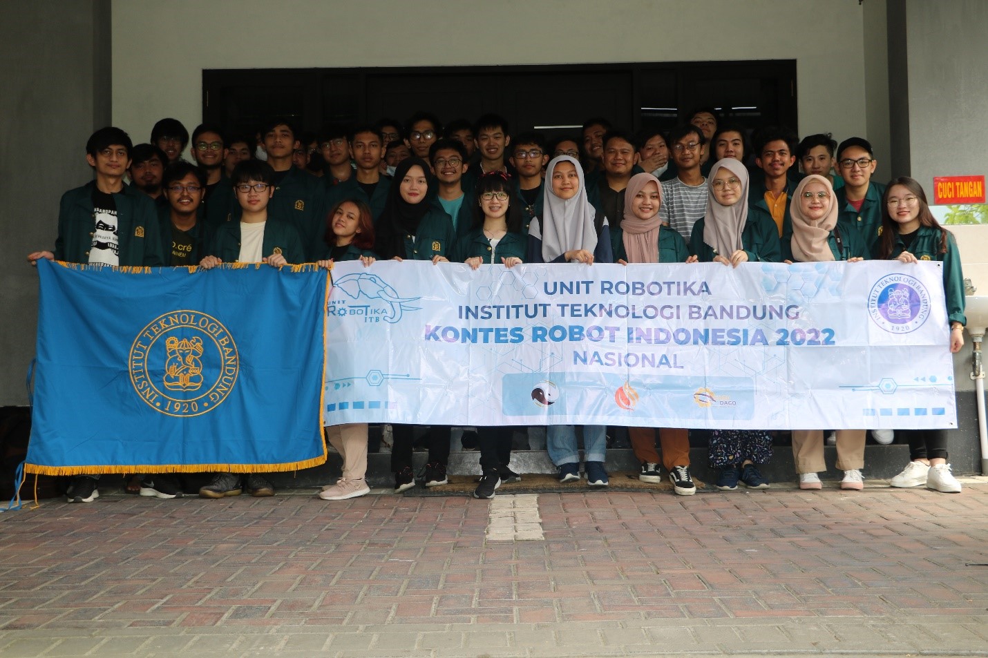 itb-berhasil-sabet-2-gelar-pada-ajang-kontes-robot-indonesia-2022