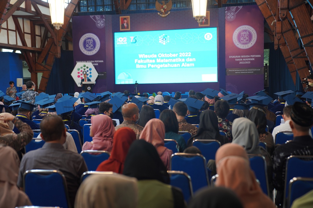 fmipa-itb-selenggarakan-acara-syukuran-wisuda-oktober-2022-untuk-rayakan-kelulusan-205-mahasiswa