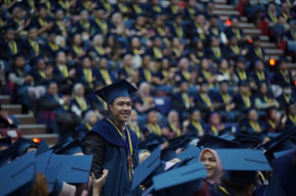 fachriza-andhika-putra-sarjana-teknik-kimia-peraih-ipk-tertinggi-wisuda-oktober-itb-2023