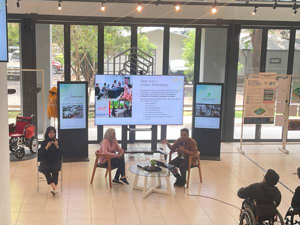 poster-session-open-arms-lengan-terkembang-mengusung-inklusivitas-dalam-seni