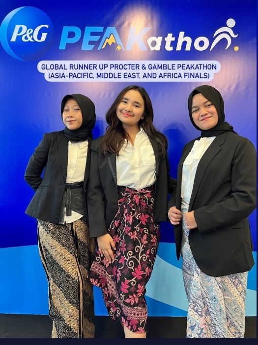 berkompetisi-di-singapura-tim-itb-runner-up-global-pg-peakathon-2023