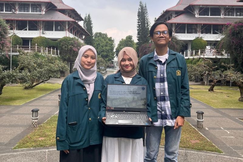 tim-mahasiswa-itb-juara-1-international-scientific-paper-online-competition-katulistiwa-16
