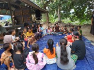 melalui-media-seni-tim-itb-kembalikan-senyum-anak-anak-pasca-gempa-di-lombok